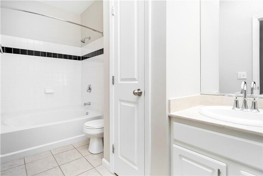 Building Photo - 903 Providence Pl