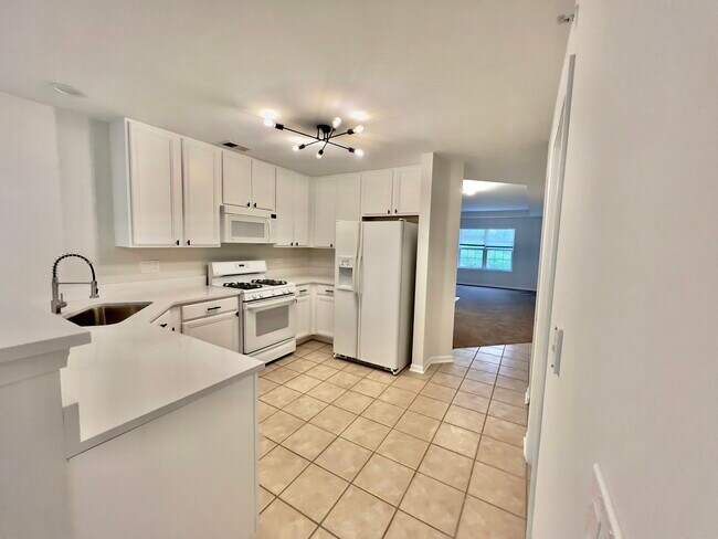 Building Photo - 1007 Kensington Dr