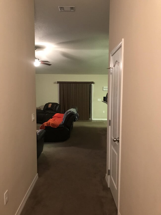 Building Photo - 8173 Verdura St