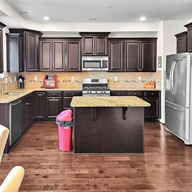 Building Photo - Stately End Unit 3-Level Townhome, 3 Bedro...