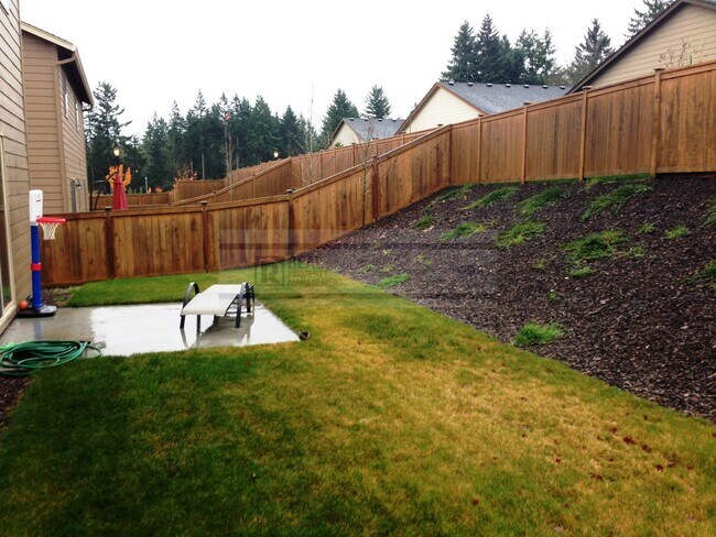 Building Photo - Beautiful 4 Bedroom Home Perfect for Enter...