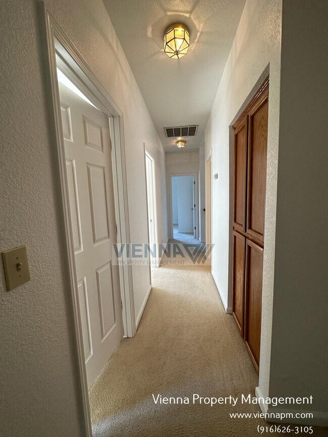 Building Photo - 108 Donegan Ct