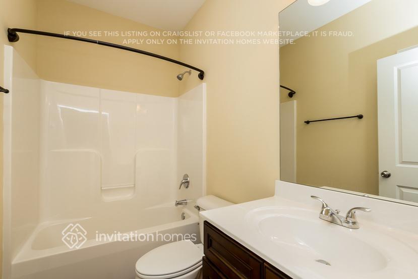 Building Photo - 1313 Invermere Dr SE