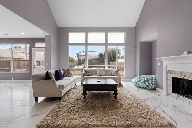 Building Photo - 3011 Grand Lakeview Dr
