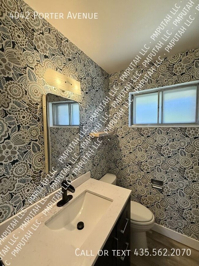 Building Photo - 4042 Porter Ave