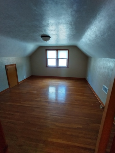 Building Photo - 813 S Prairie Ave