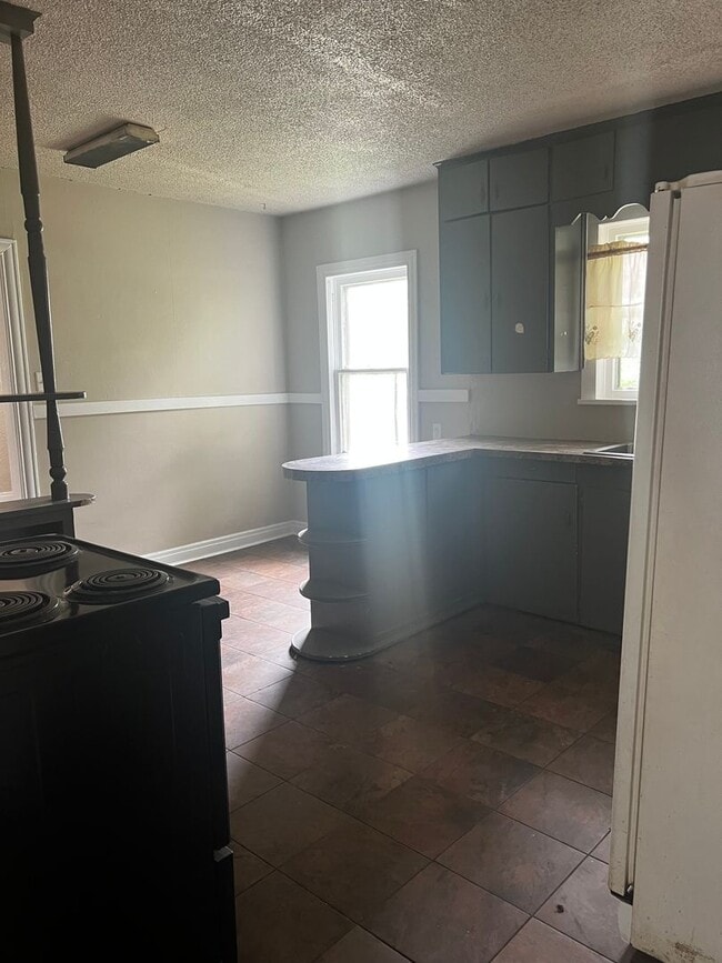 Building Photo - 2901 Tilles Ave