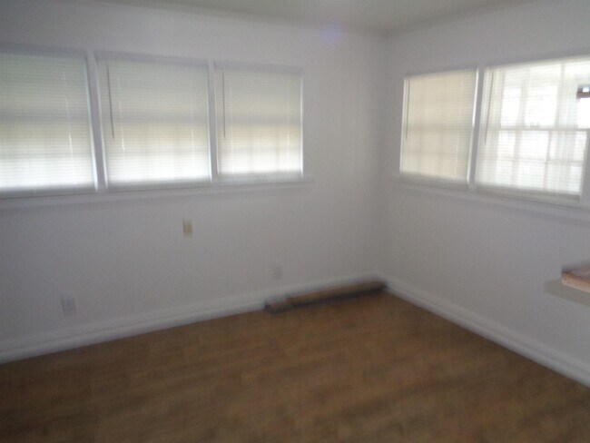 Building Photo - 1618 N Locust St