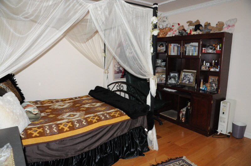 Building Photo - 1902 Stonesgate St