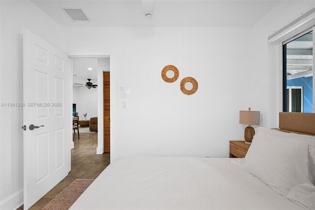 Building Photo - 1328 N Andrews Ave