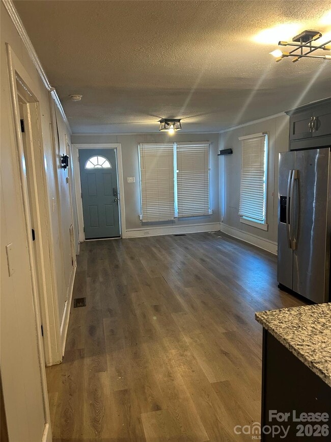 Building Photo - 3914 Bearwood Ave