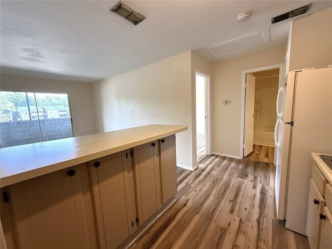 Building Photo - 1400 Gandy Blvd N