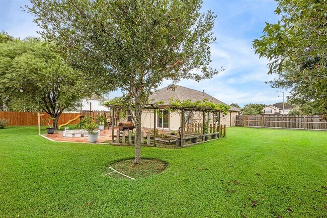 Building Photo - 3402 Fox Ct