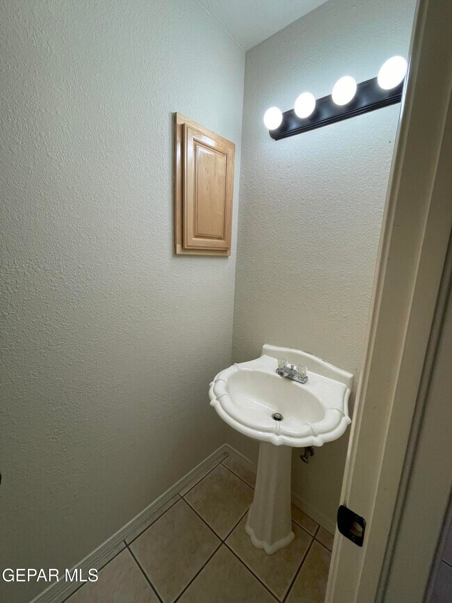 Building Photo - 206 Vic Clark Ct