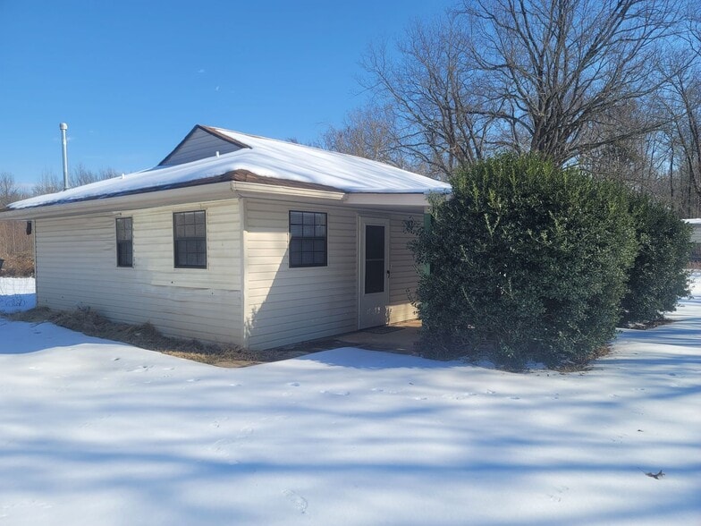 Building Photo - 1243 Charles Dr