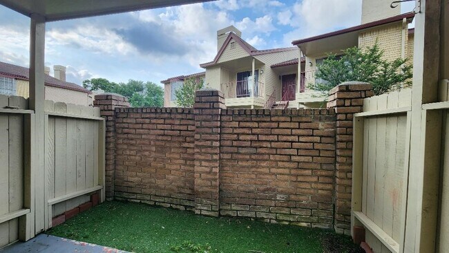 Building Photo - 2120 El Paseo St