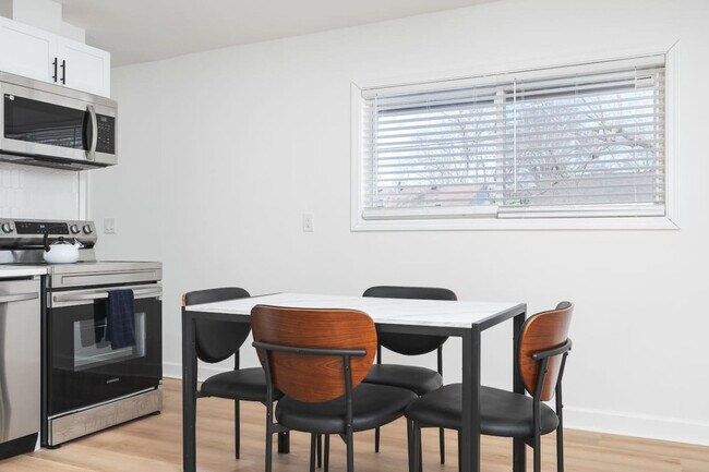 Building Photo - 8744 Montery Ct