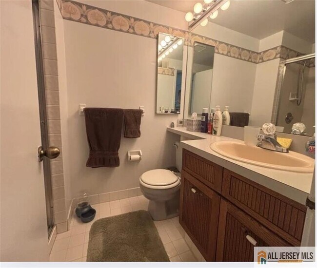 Building Photo - 514 Sayre Dr