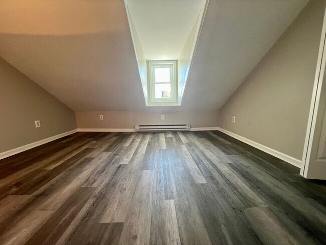 Building Photo - 713 S 2nd St