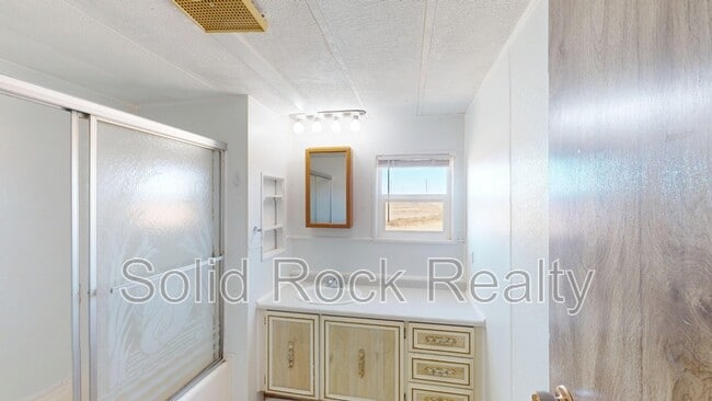 Building Photo - 9815 N Log Rd