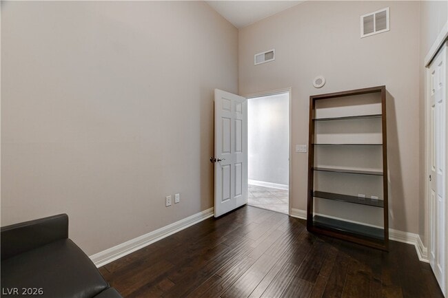 Building Photo - 150 S Las Vegas Blvd