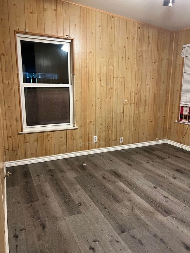 Building Photo - 3 Bed 1 bath RENTAL in Denison for $1,345
