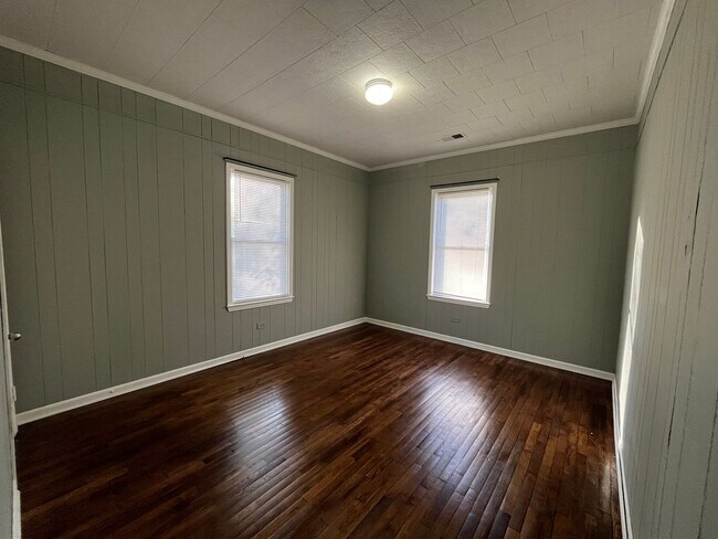 Building Photo - 3 Bedrooms, 2 Bathrooms - Home in North Rome!