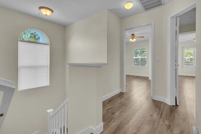 Building Photo - 204 Terra Bella