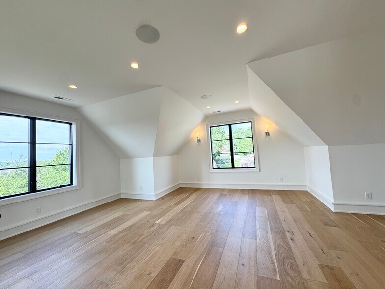 Building Photo - 2109 Belleview Ave