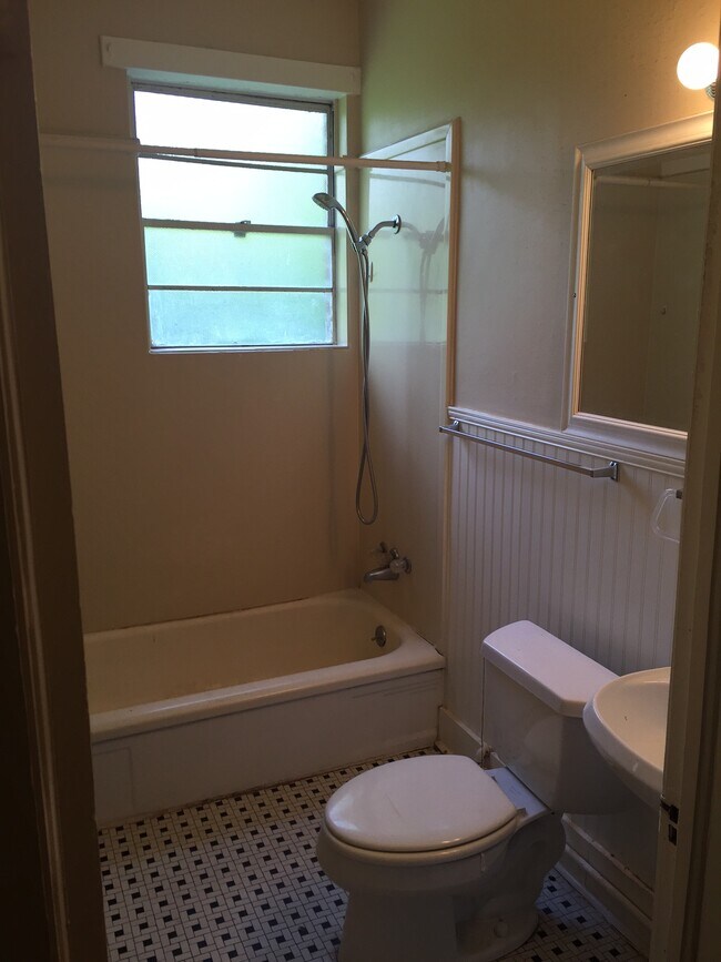 Bathroom - 1726 Saint Mary St