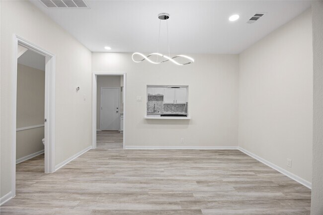 Building Photo - 2668 Bering Dr