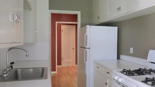Interior Photo - Vista Avenue