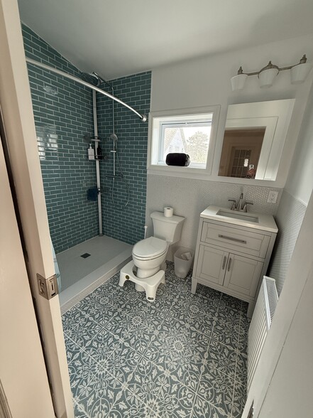 Building Photo - 96 Munroe St