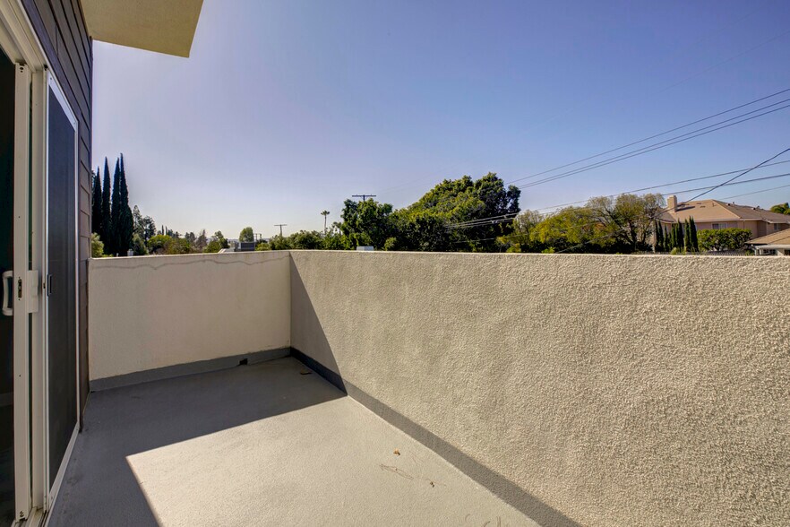 Building Photo - 10499 Yolanda Ave