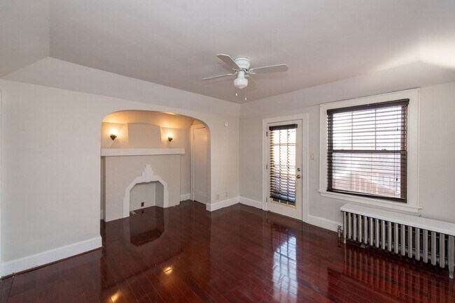 Building Photo - Beautifully updated Tudor style duplex. Up...