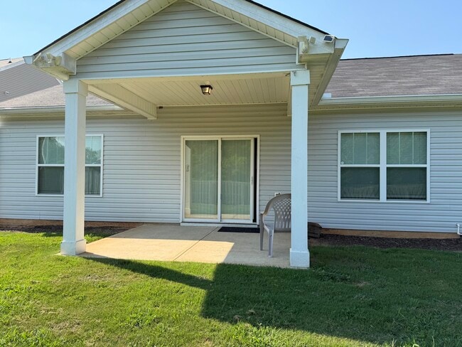 Building Photo - 352 Fox Haven Dr