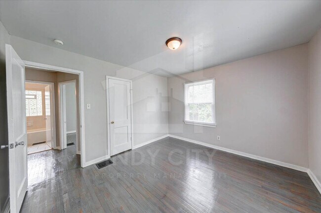 Building Photo - 6132 Raleigh Dr