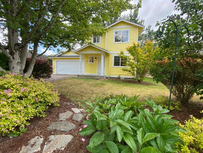 Building Photo - Quiet 3-Bed, 2.5-Bath Home with Large Backyard and Pet Friendly