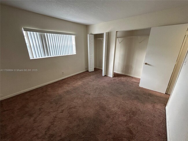 Building Photo - 4815 NW 9th Dr