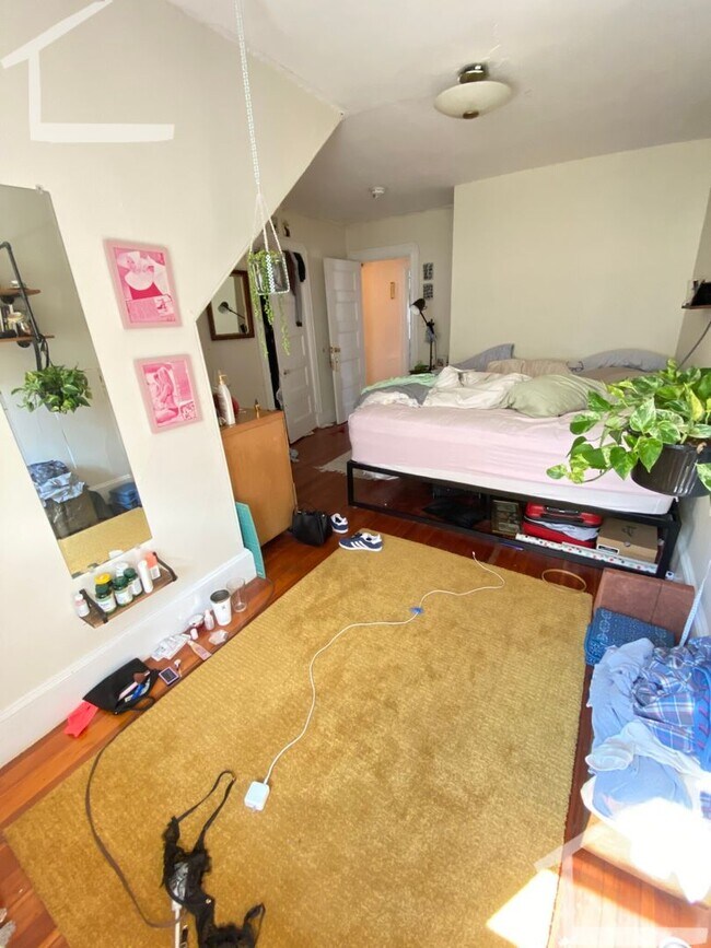 Building Photo - Allston 4.5Bed/2Bath Available 9/1! Heat and Hot Water Included!