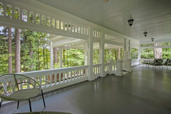 Building Photo - 314 Haverstraw Rd