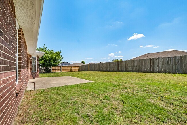 Building Photo - 3 Bed, 2 Bath Home Near Osage Park & Walma...