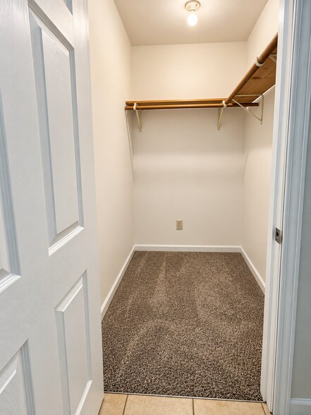 Living Room Mudroom/Closet - 8131 Ravine Rd