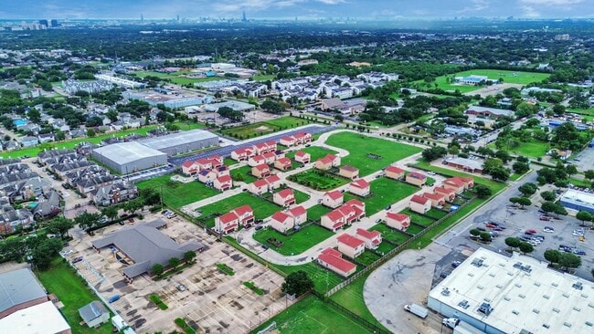 Building Photo - 8706 Beviamo St