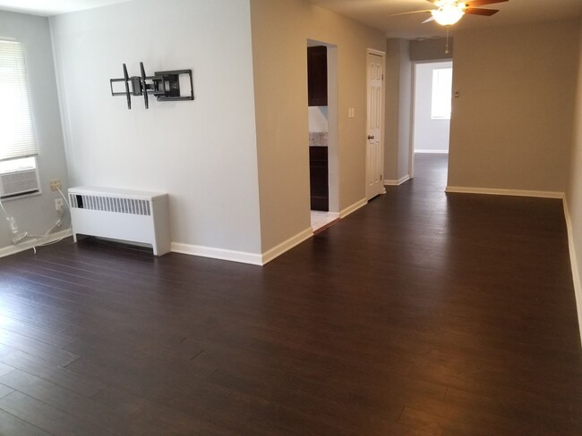 Building Photo - Lovely 1 BR/1 BA Condo in Skyland!