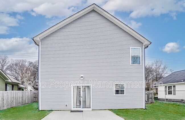 Building Photo - 206 Snow St