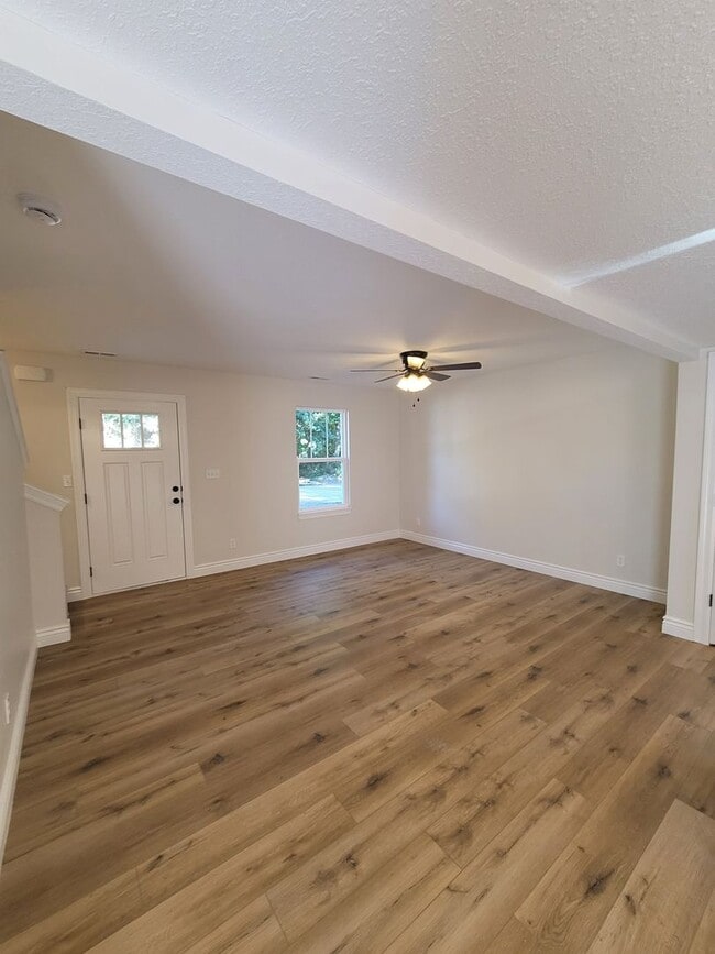 Building Photo - 2585 Casa Cir