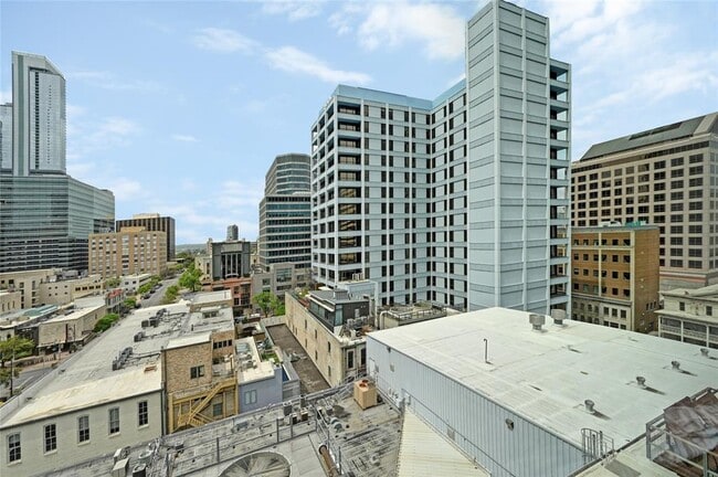 Building Photo - 800 Brazos St