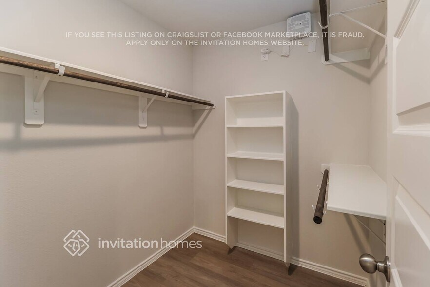 Building Photo - 10911 Heliosphere Wy