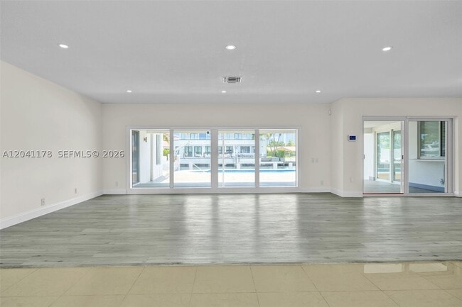 Building Photo - 16453 NE 33rd Ave